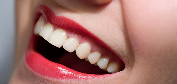 Особенности гибких зубных протезов